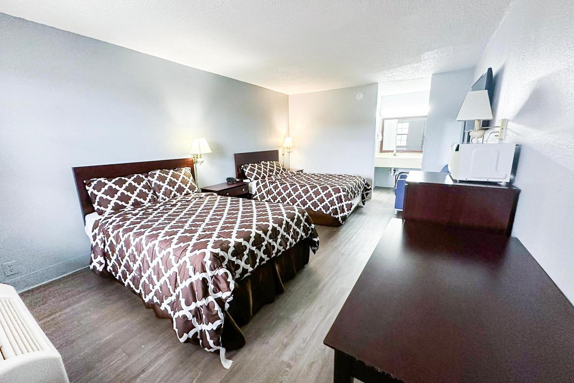 Happy Stay Inn Madisonville I-69 By OYO photo 55