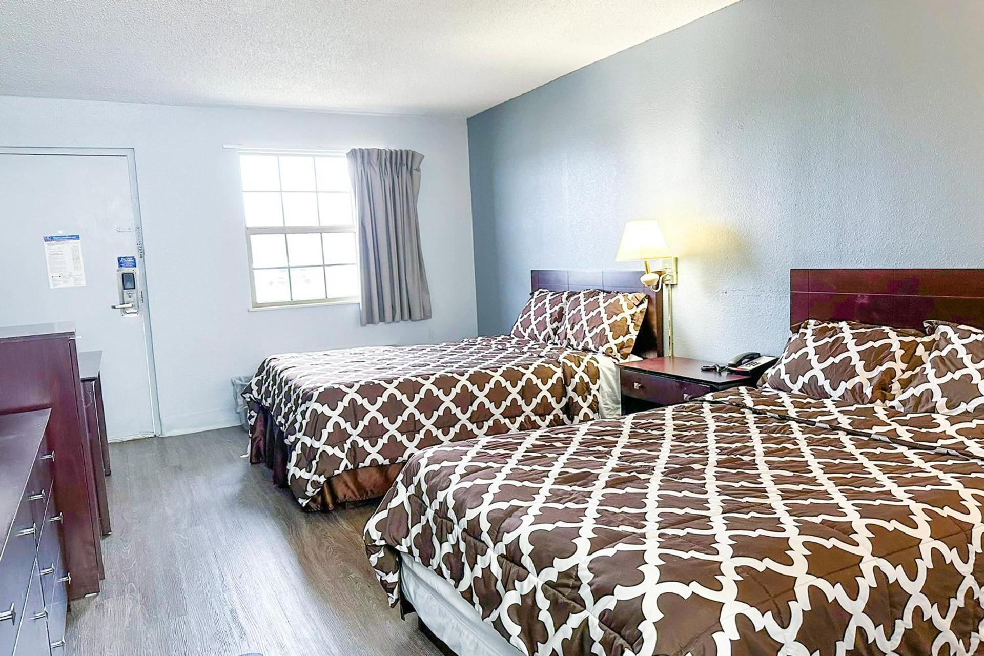 Happy Stay Inn Madisonville I-69 By OYO photo 53