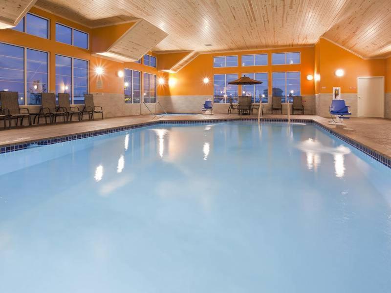 GrandStay Hotel & Suites - Morris photo 25