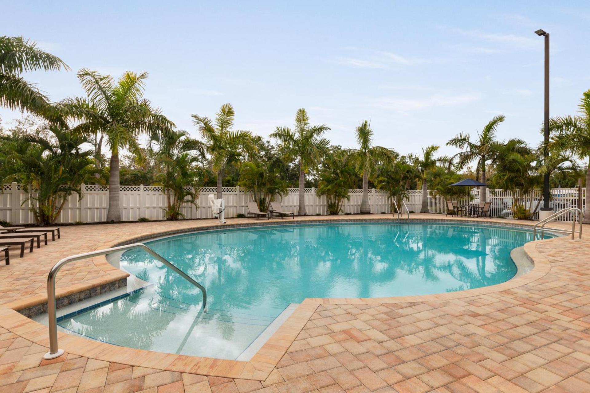 Spark by Hilton Sarasota Siesta Key Gateway photo 30
