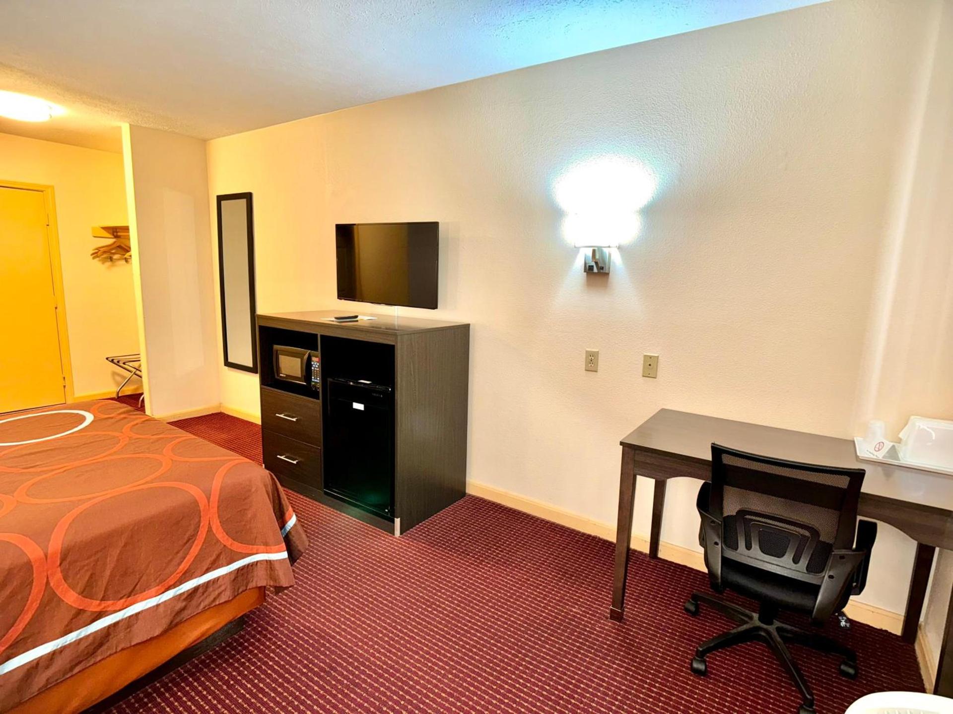 Super 8 by Wyndham Hillsville photo 26