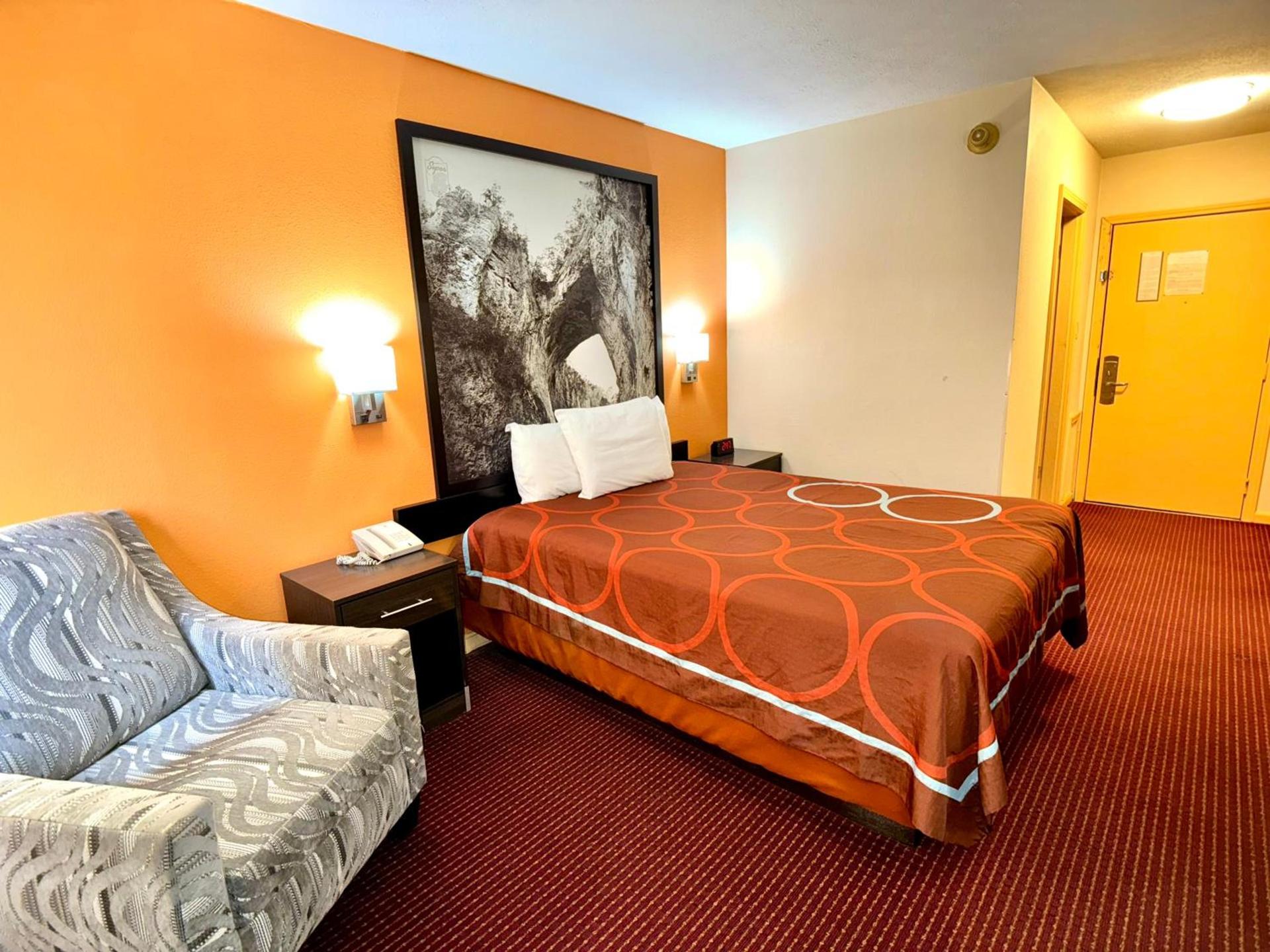 Super 8 by Wyndham Hillsville photo 23