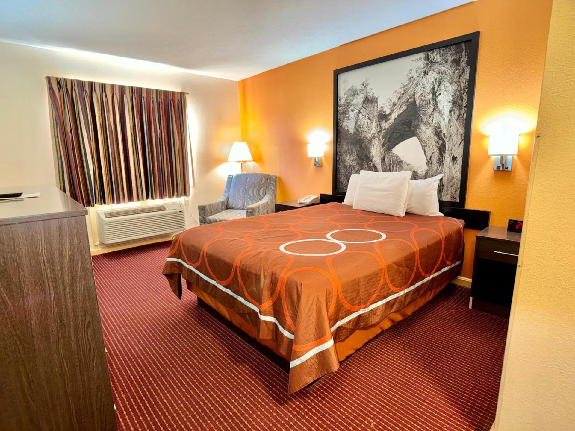 Super 8 by Wyndham Hillsville photo 32