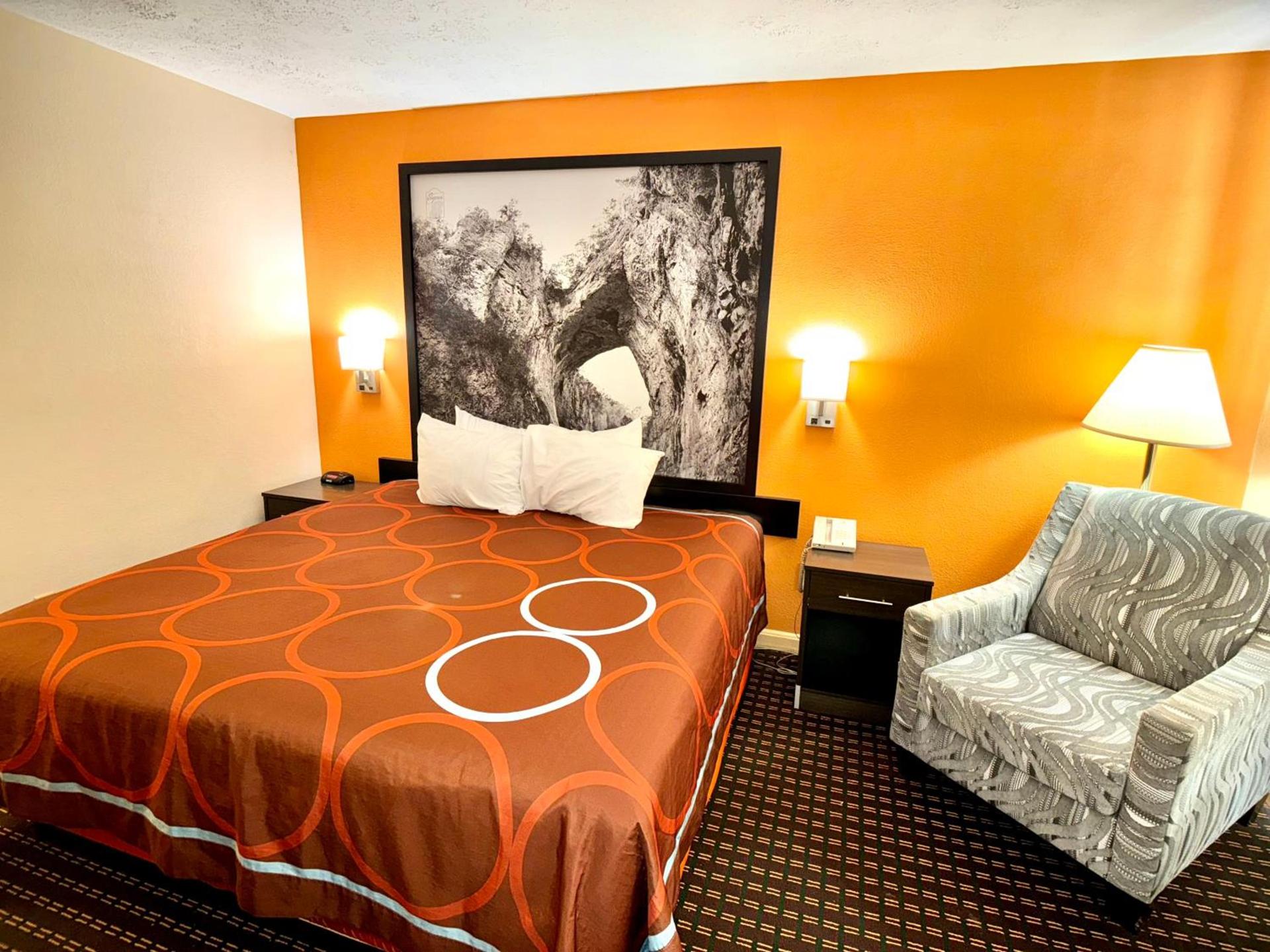 Super 8 by Wyndham Hillsville photo 29