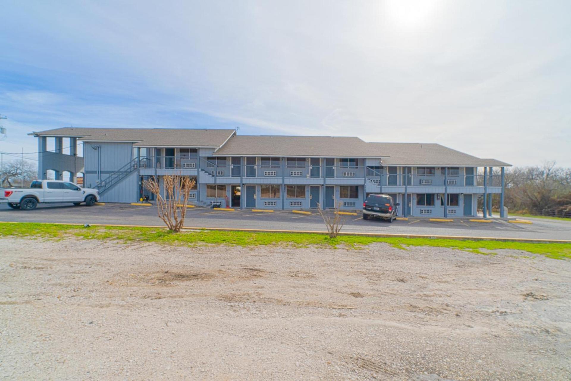 Regency Inn Three Rivers I-37 photo 5