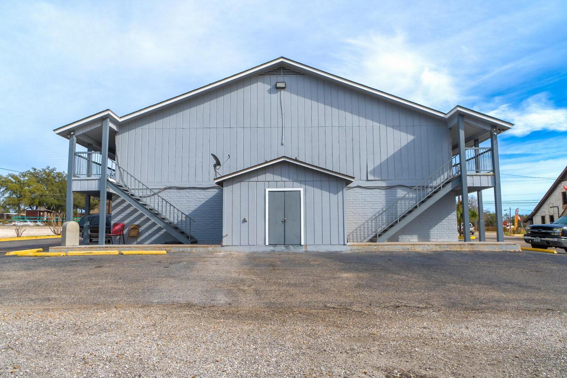 Regency Inn Three Rivers I-37 photo 13