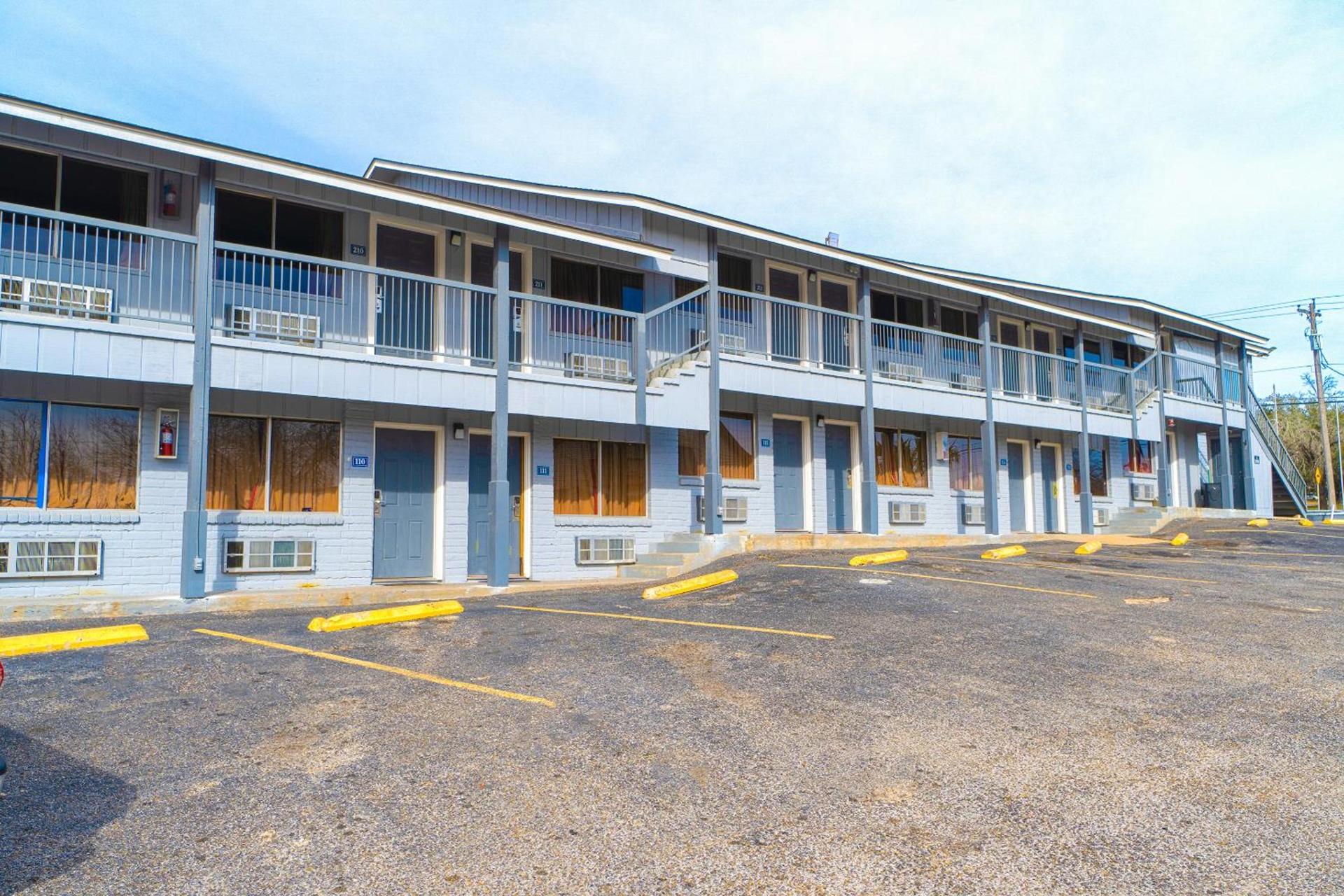 Regency Inn Three Rivers I-37 photo 17