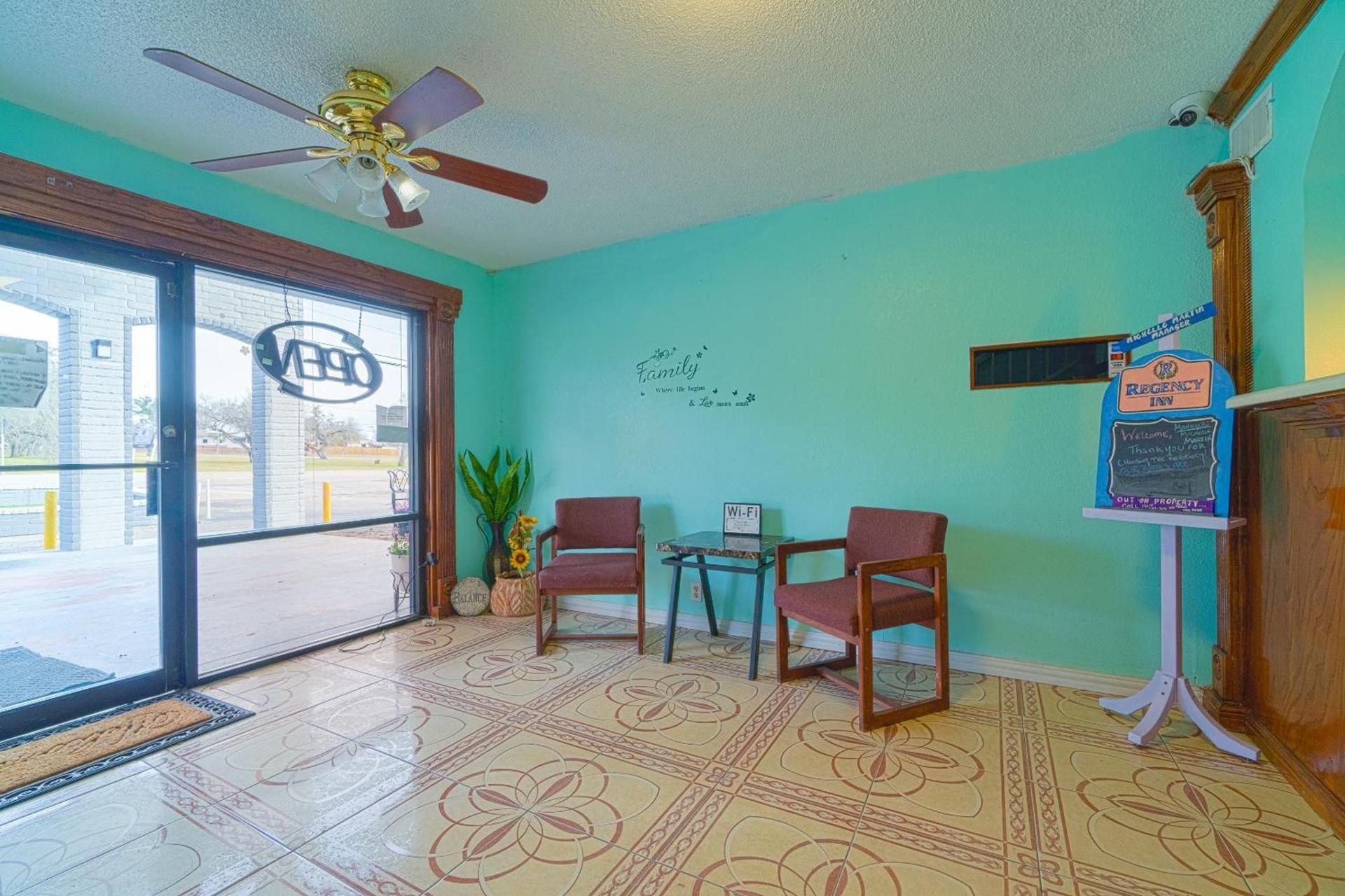 Regency Inn Three Rivers I-37 photo 21