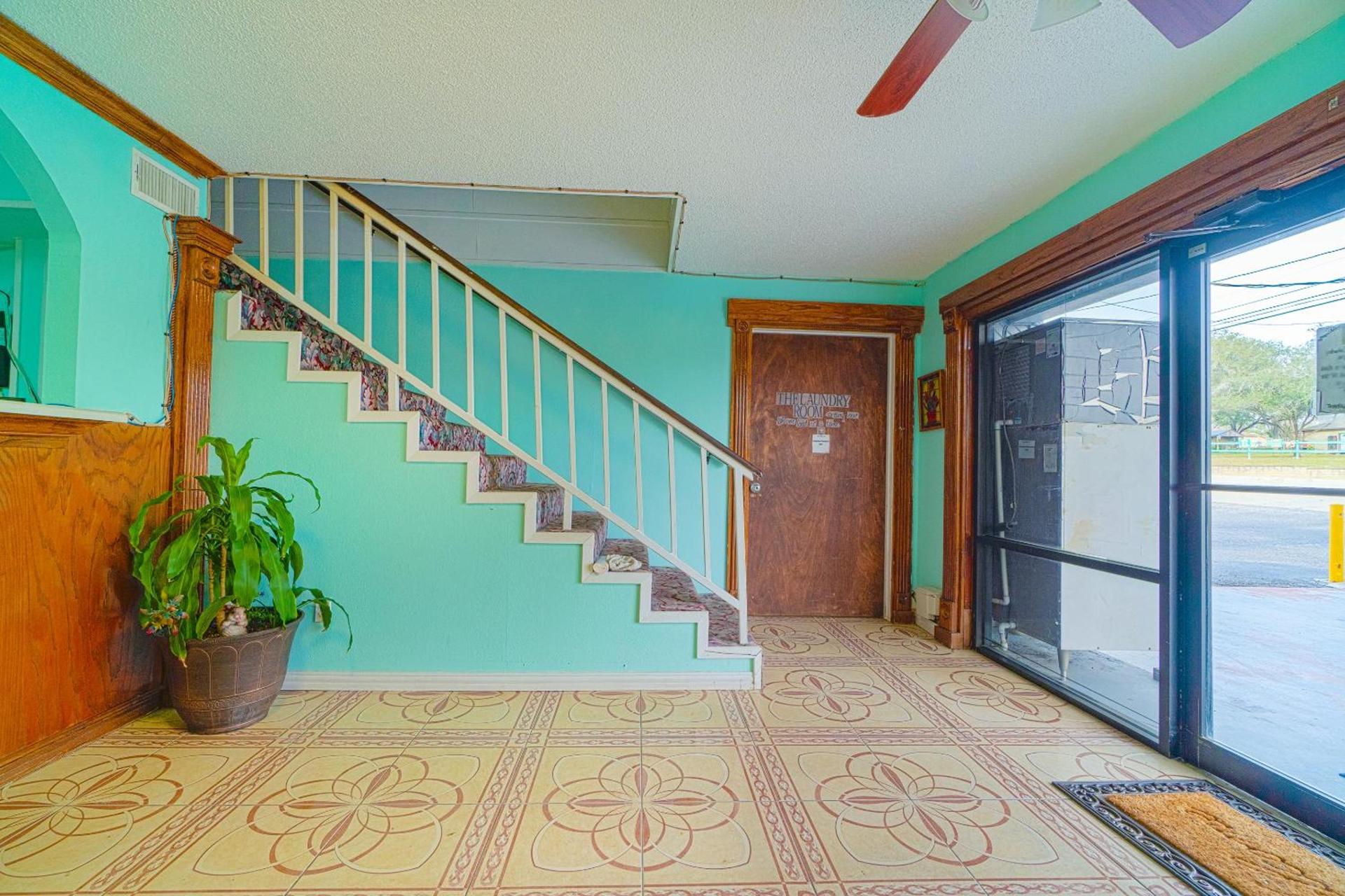 Regency Inn Three Rivers I-37 photo 18
