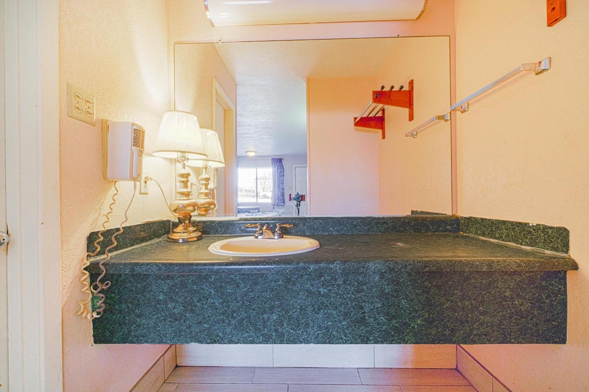 Regency Inn Three Rivers I-37 photo 59