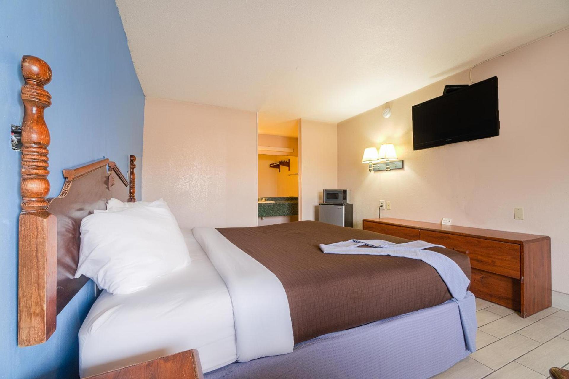 Regency Inn Three Rivers I-37 photo 58
