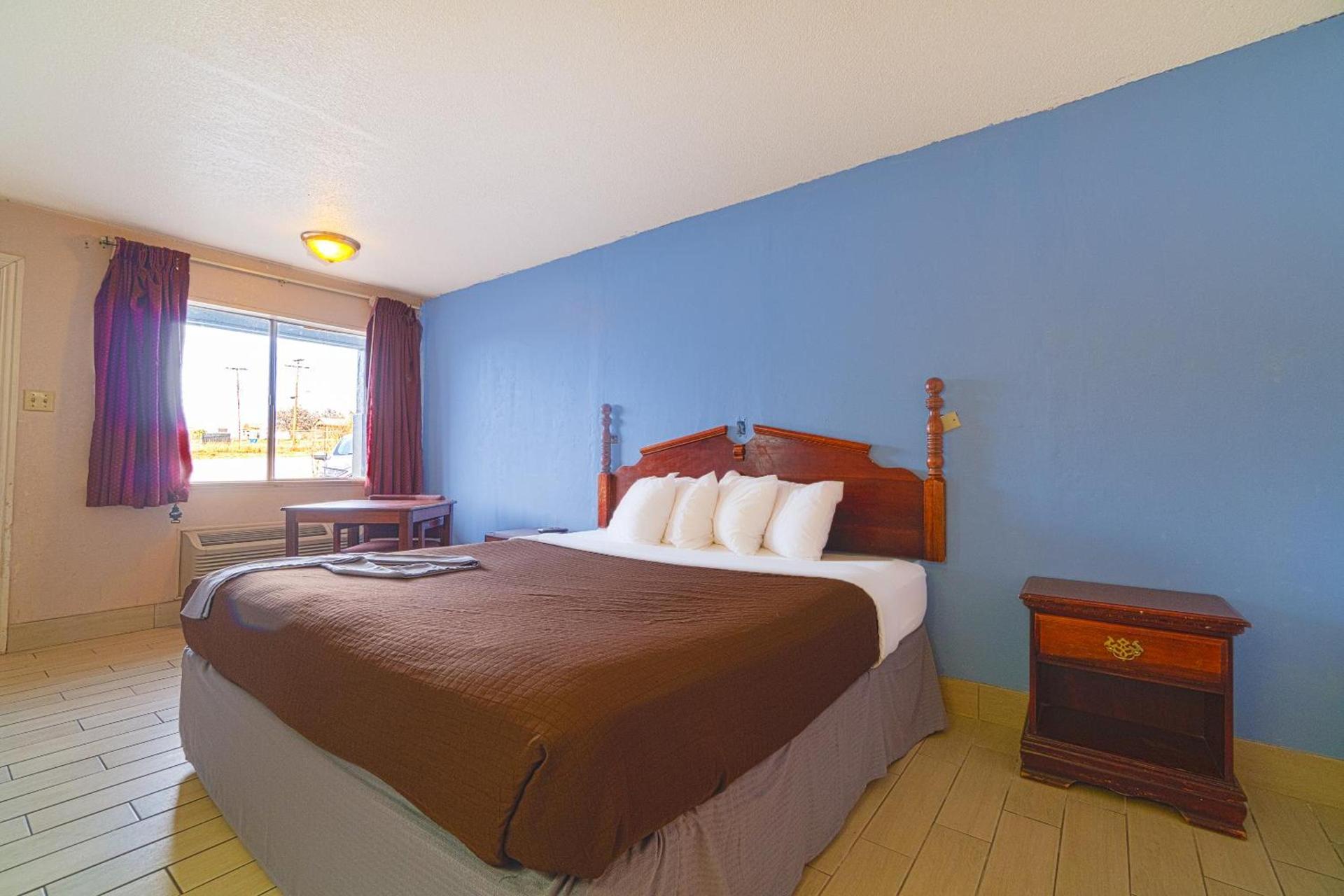 Regency Inn Three Rivers I-37 photo 55