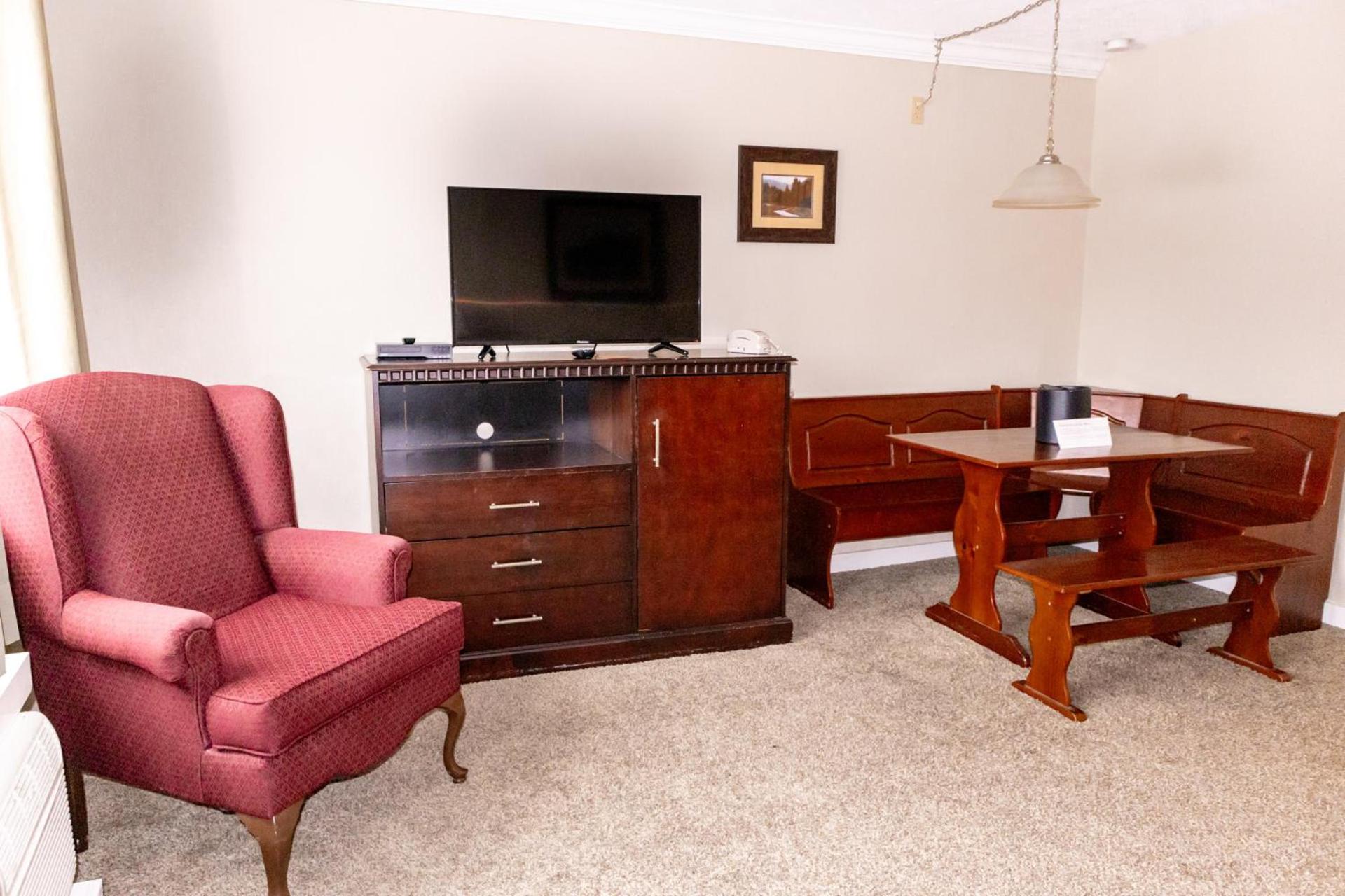 Carriage House Country Club photo 74