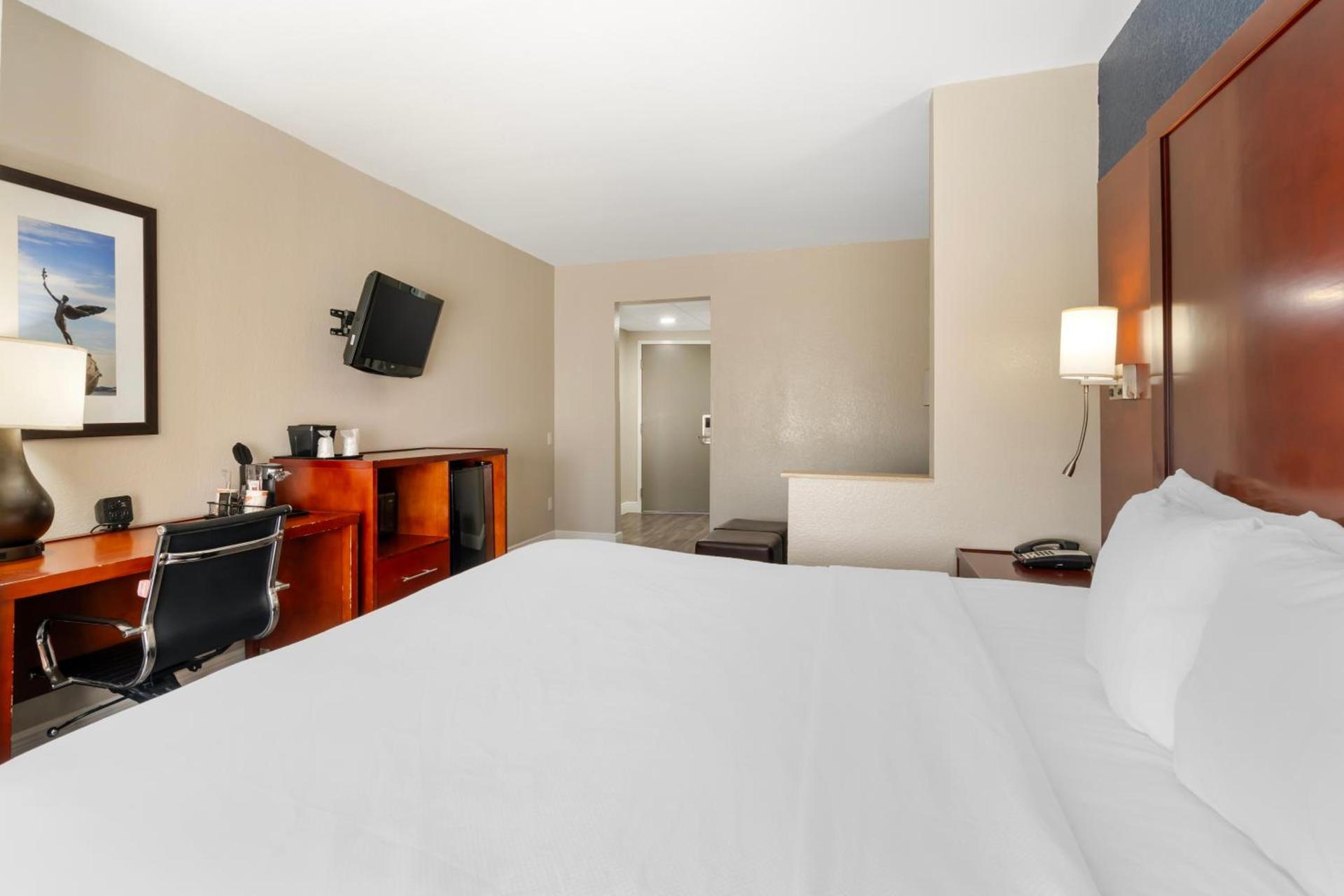 Comfort Suites West Jacksonville photo 35