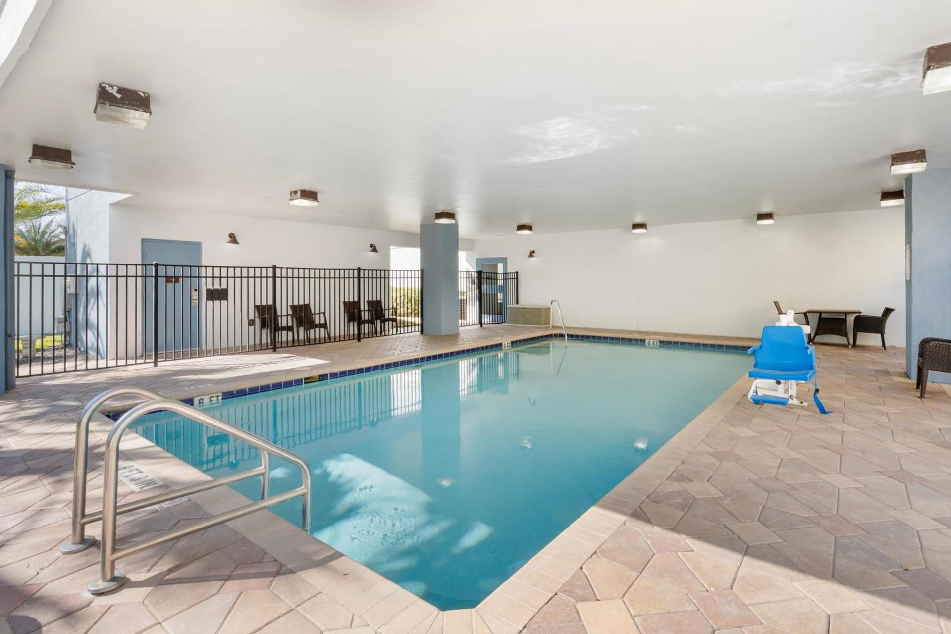 Comfort Suites West Jacksonville photo 32
