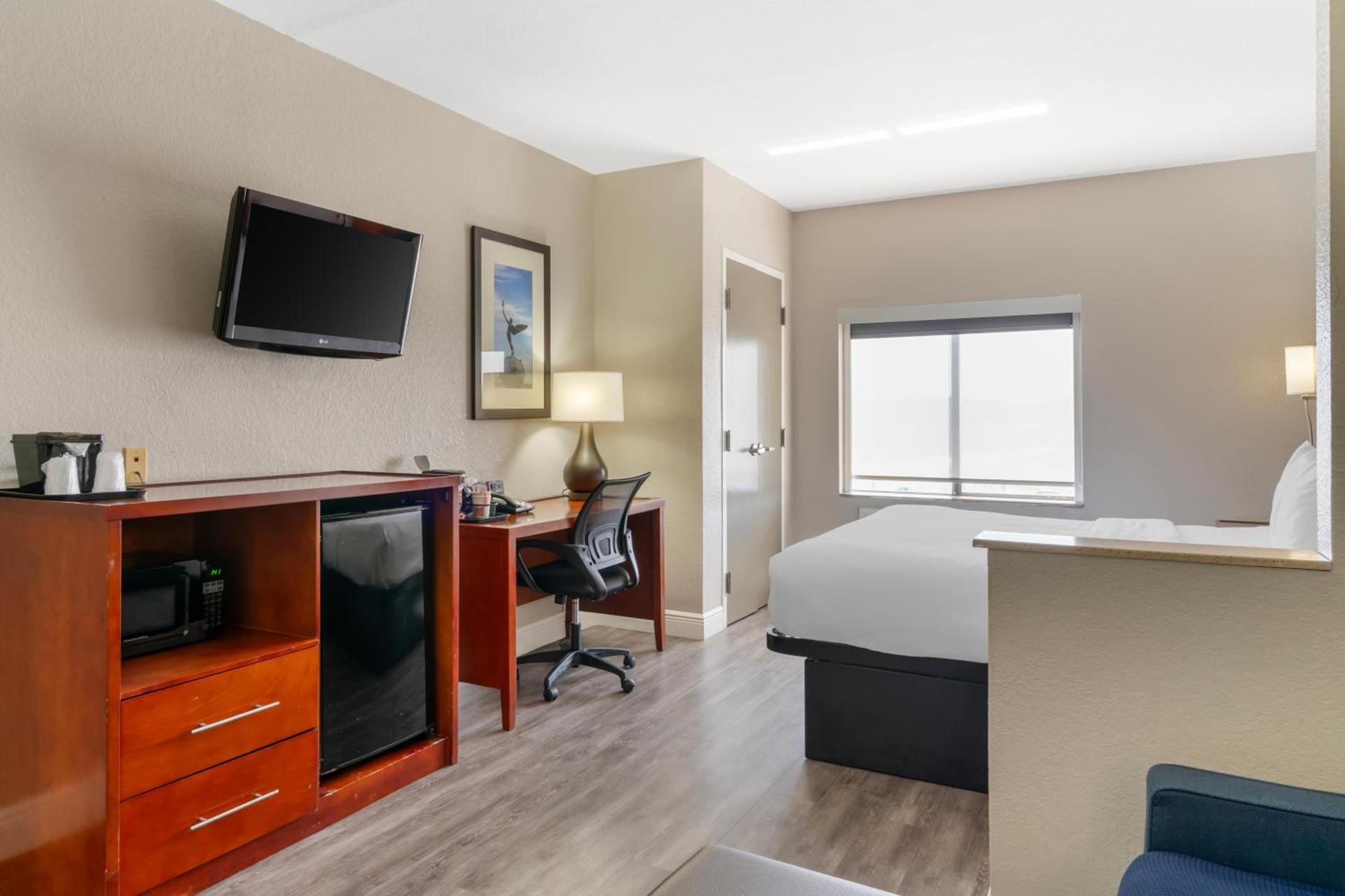 Comfort Suites West Jacksonville photo 33