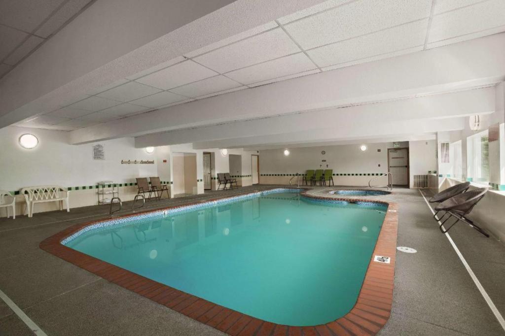 Days Inn by Wyndham Lacey Olympia Area photo 4