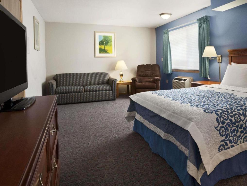 Days Inn by Wyndham Lacey Olympia Area photo 2