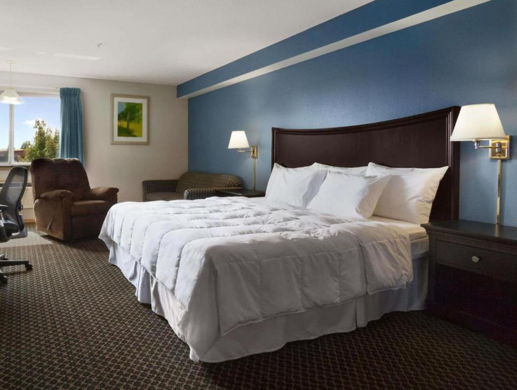 Days Inn by Wyndham Lacey Olympia Area photo 5