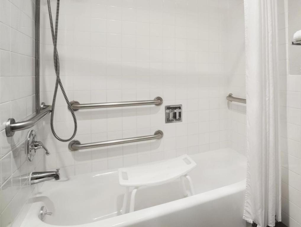 Days Inn by Wyndham Lacey Olympia Area photo 6