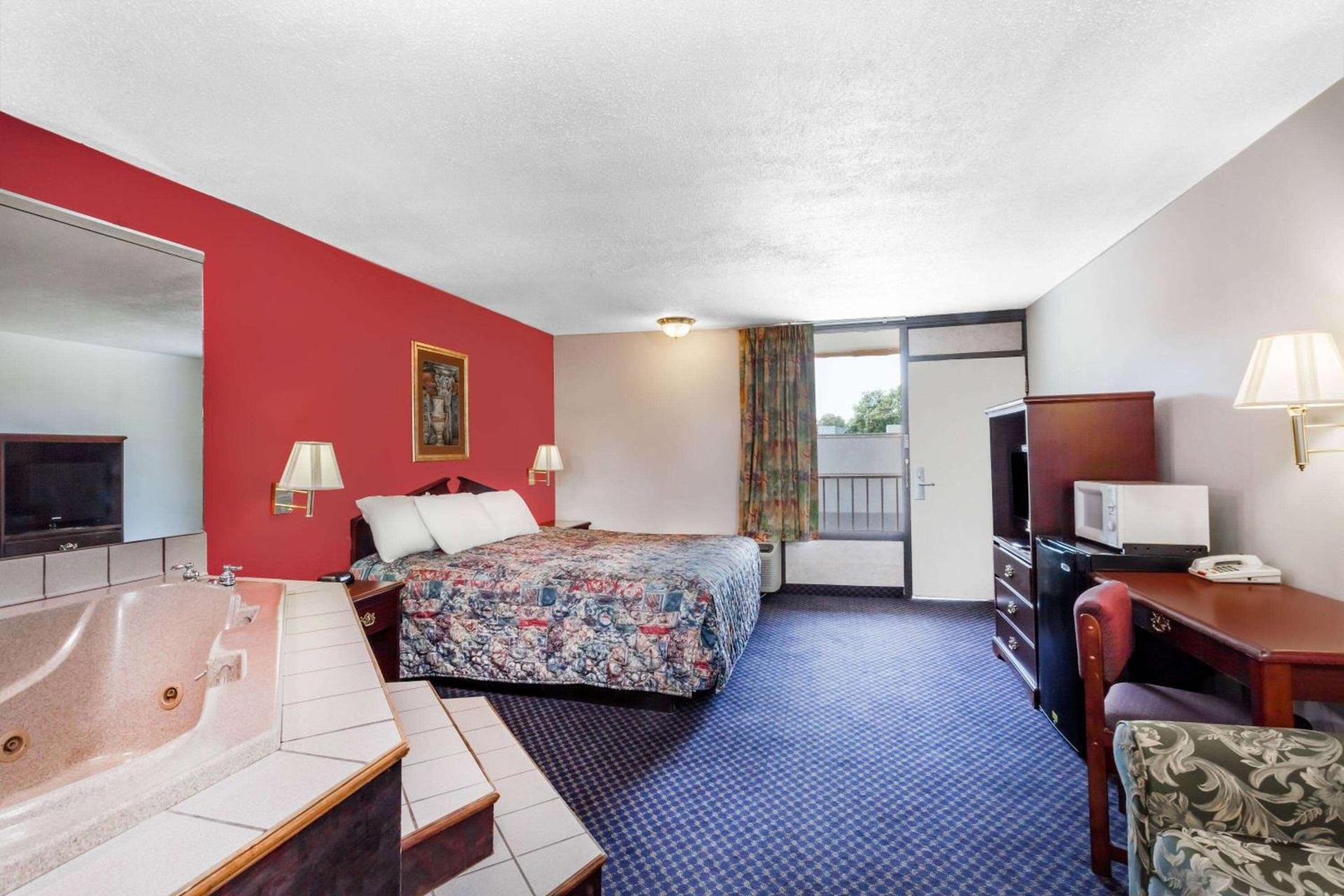 Days Inn by Wyndham Martin photo 8