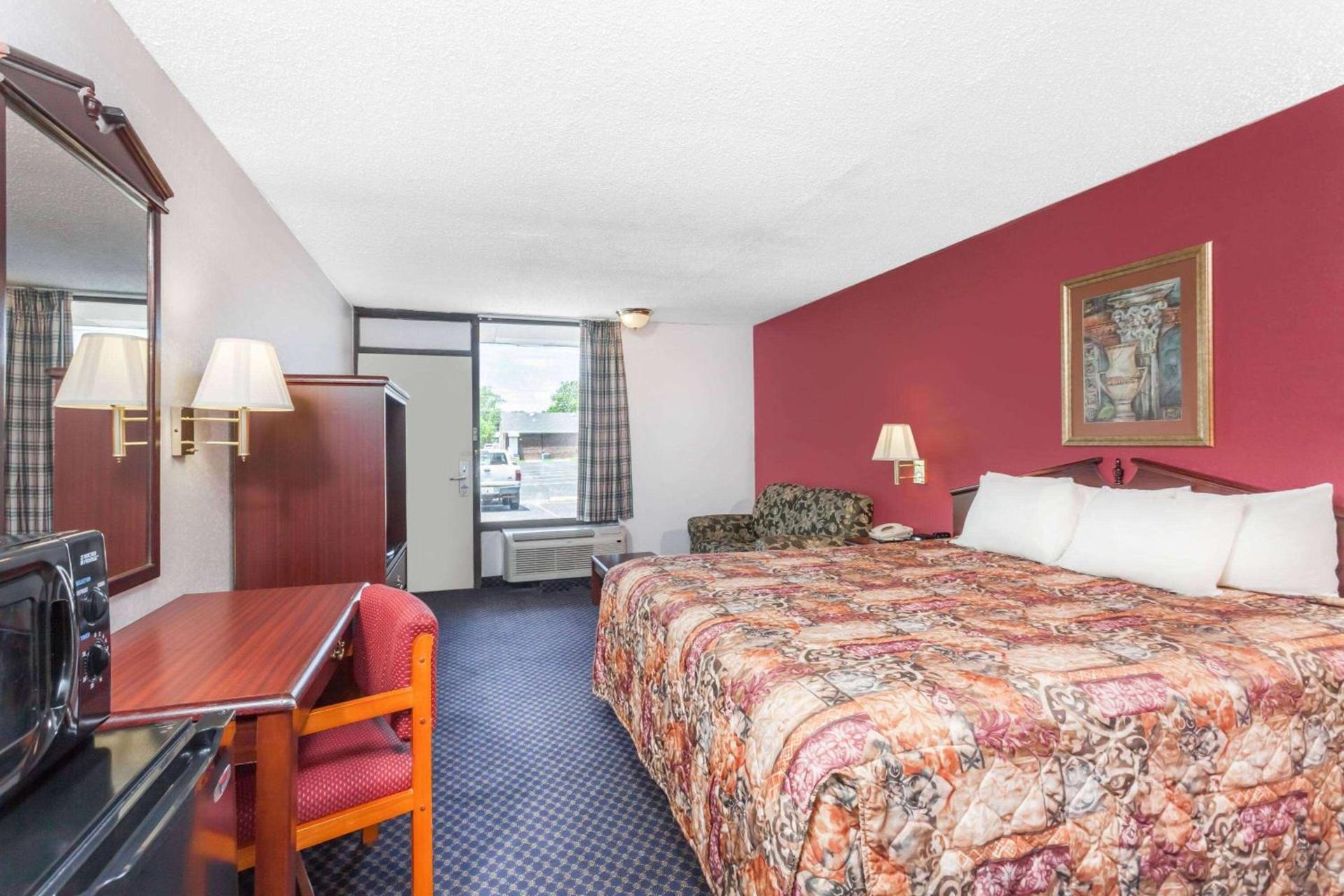 Days Inn by Wyndham Martin photo 12