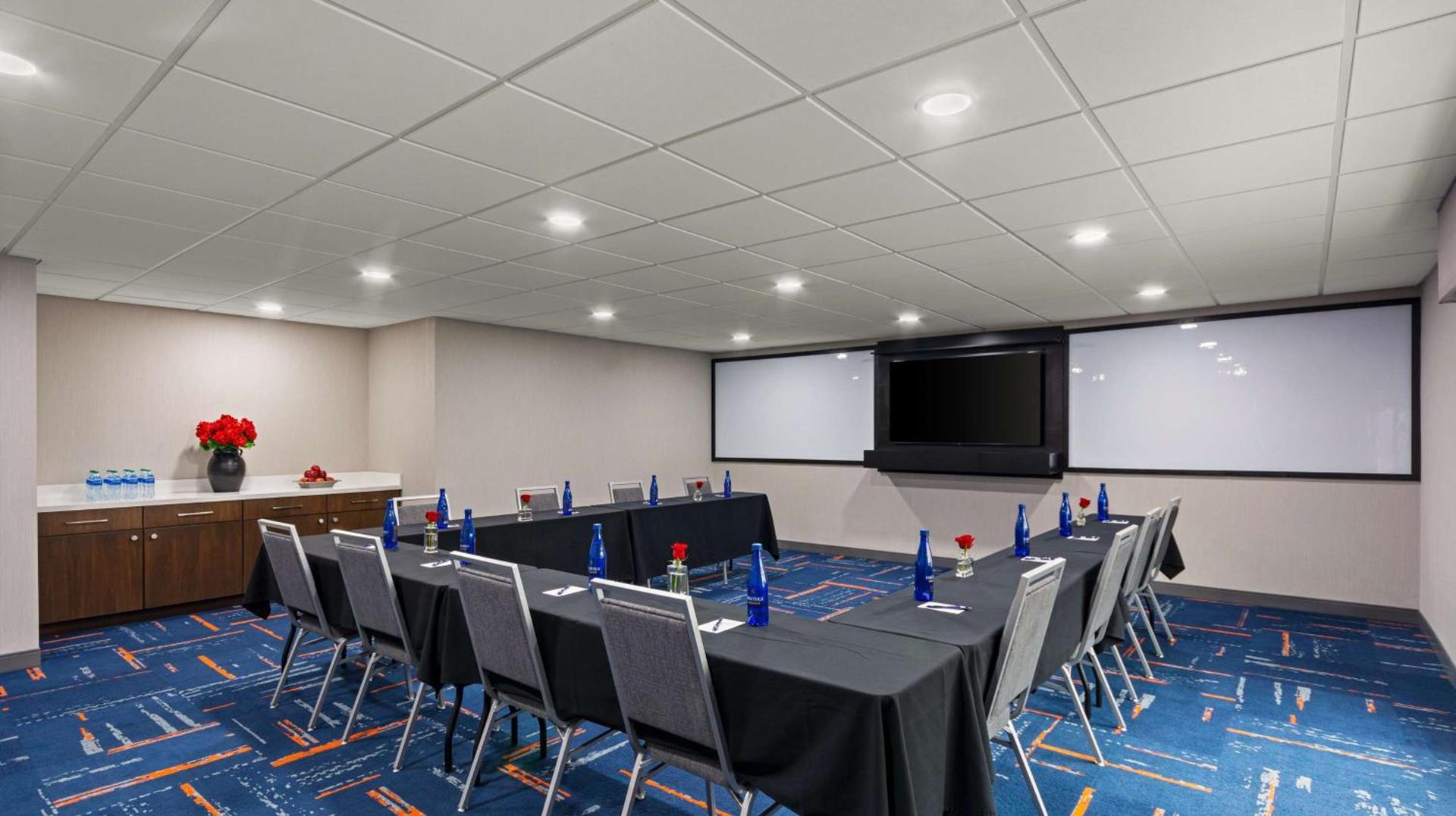 Hampton Inn Bloomington photo 14