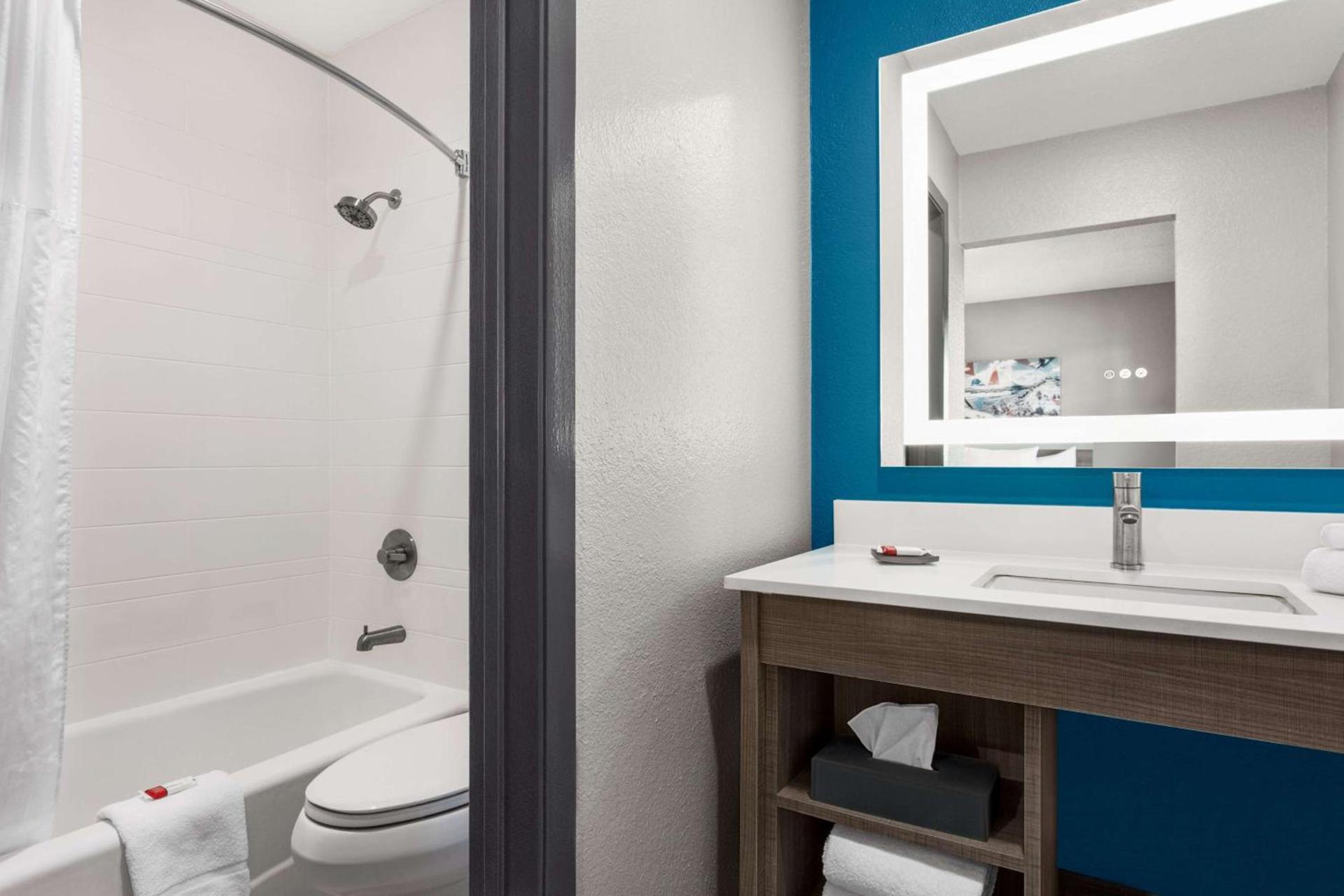La Quinta Inn by Wyndham Temple photo 16