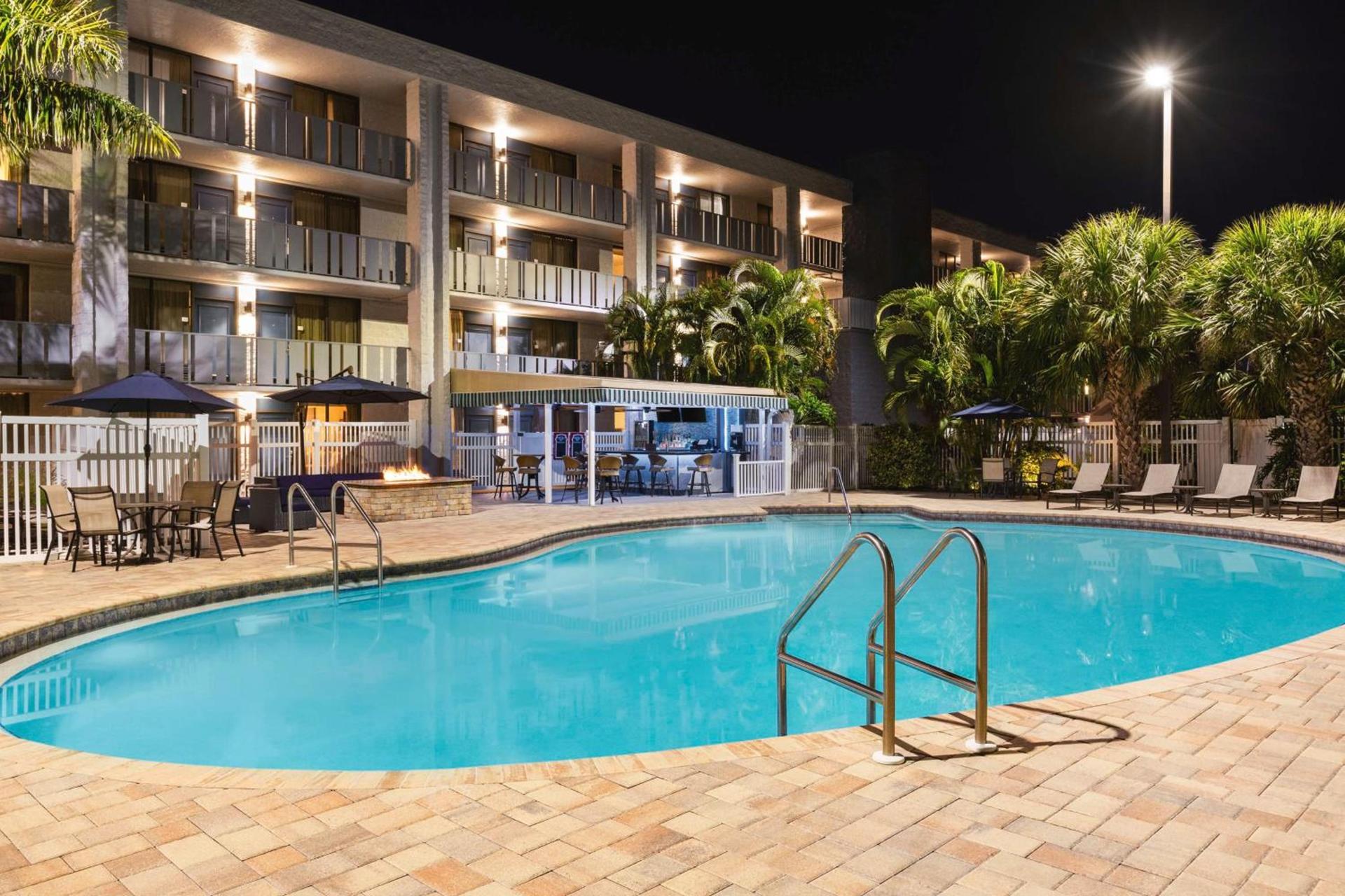 Spark by Hilton Sarasota Siesta Key Gateway photo 7