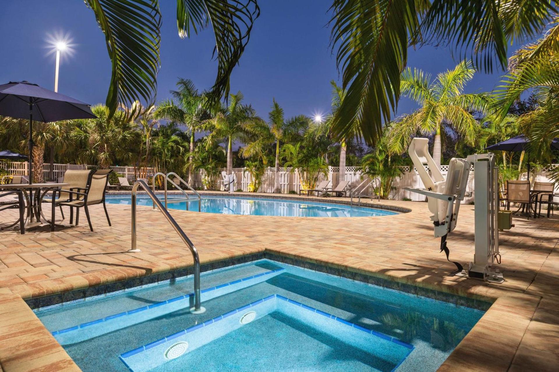 Spark by Hilton Sarasota Siesta Key Gateway photo 8