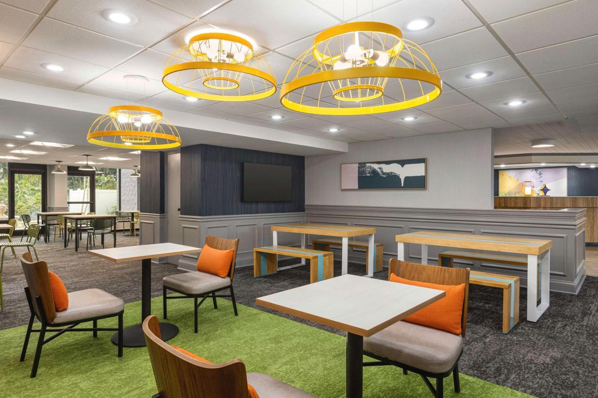 Spark by Hilton Sarasota Siesta Key Gateway photo 11