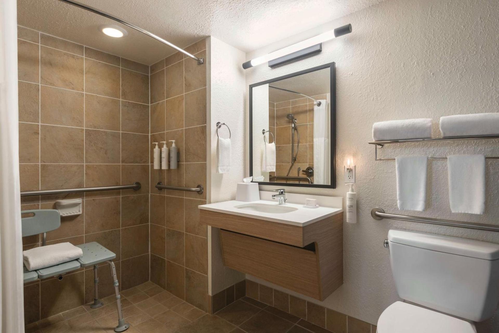 Spark by Hilton Sarasota Siesta Key Gateway photo 17