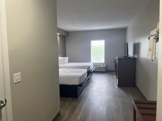 Baymont by Wyndham Lakeland photo 13