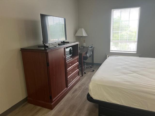 Baymont by Wyndham Lakeland photo 15