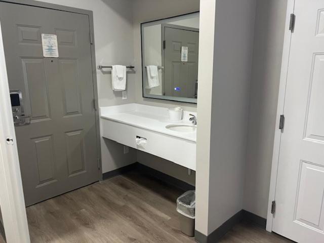Baymont by Wyndham Lakeland photo 23