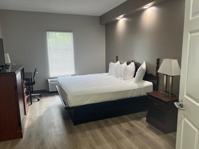Baymont by Wyndham Lakeland photo 12