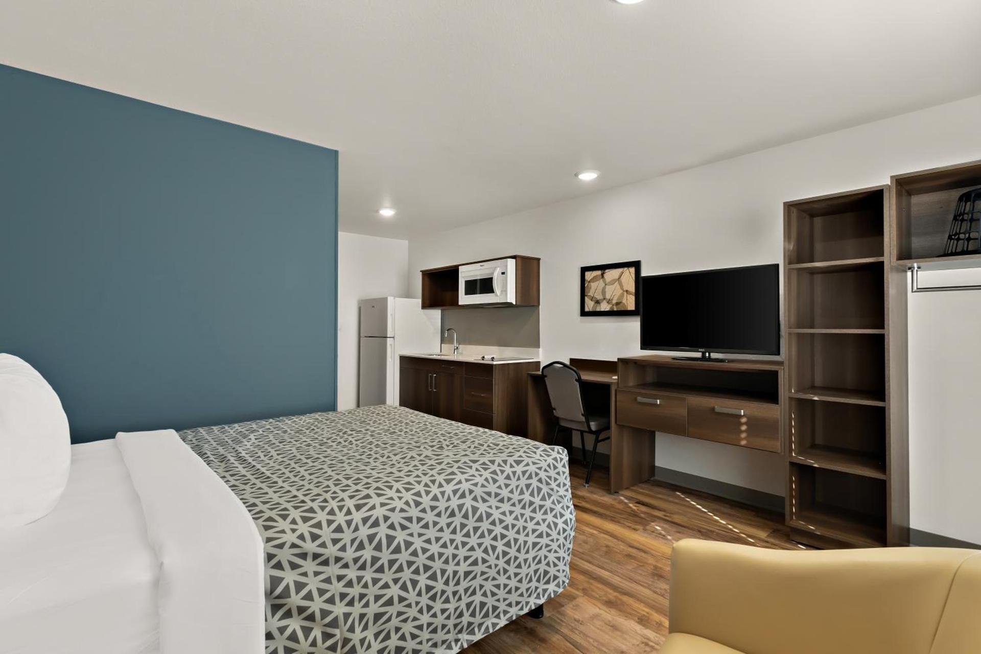 WoodSpring Suites Fort Collins photo 4