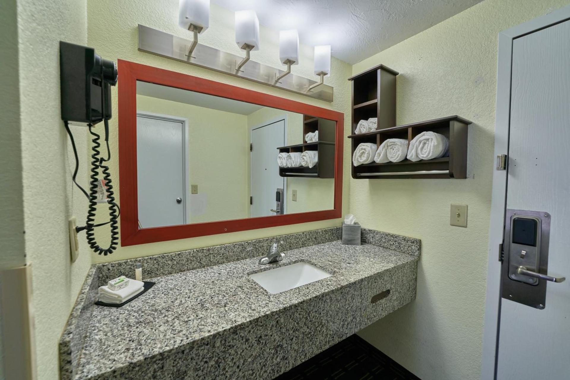 The Mariner Resort Cape Cod by The Red Collection photo 60