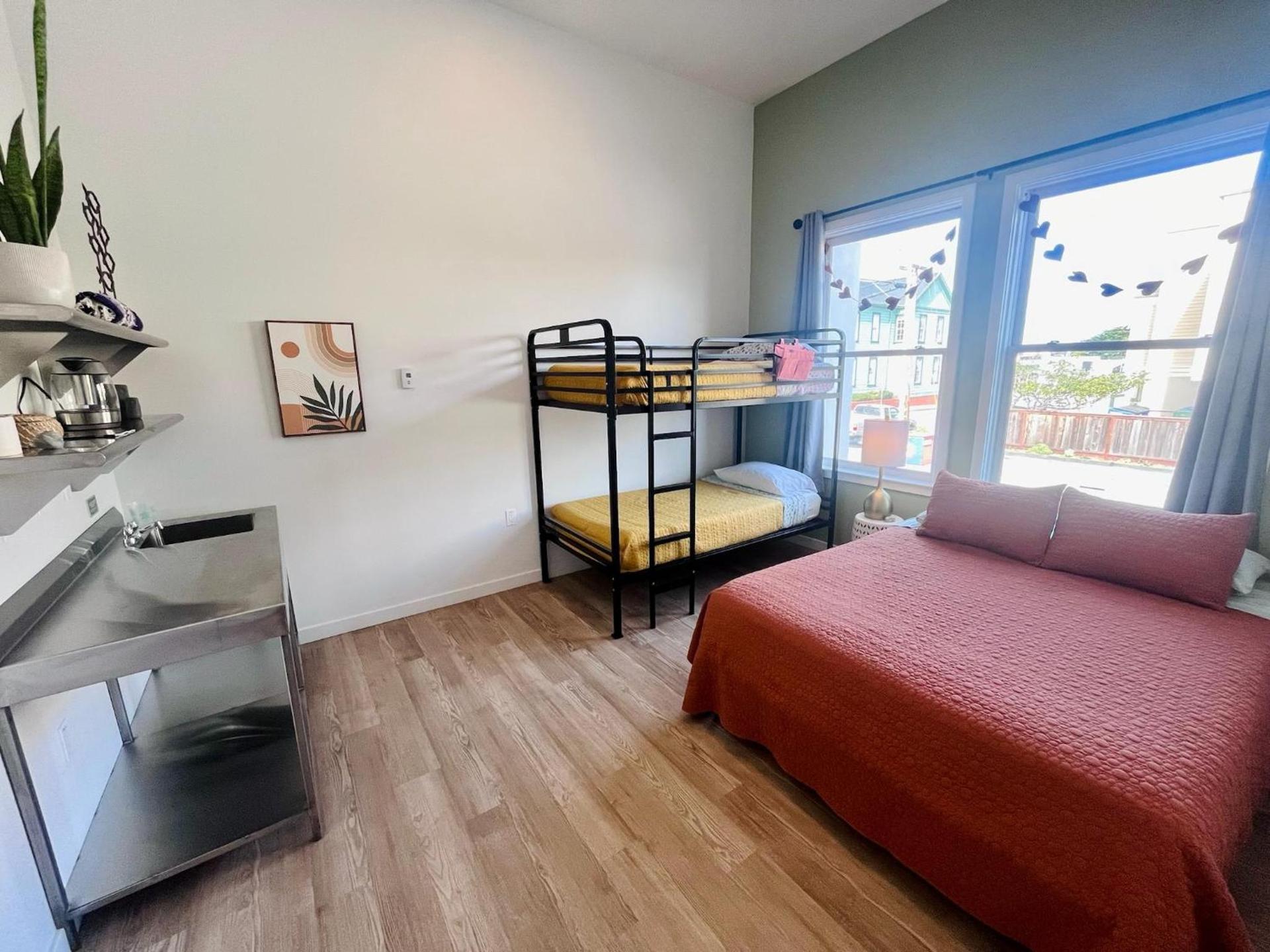 Monterey Hostel photo 20