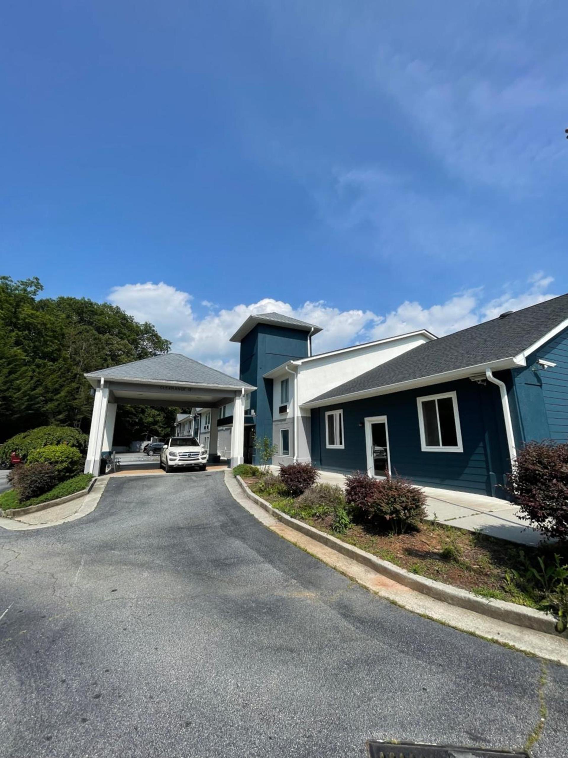 Clarion Pointe-Dillard near Blue Ridge Mountains photo 41