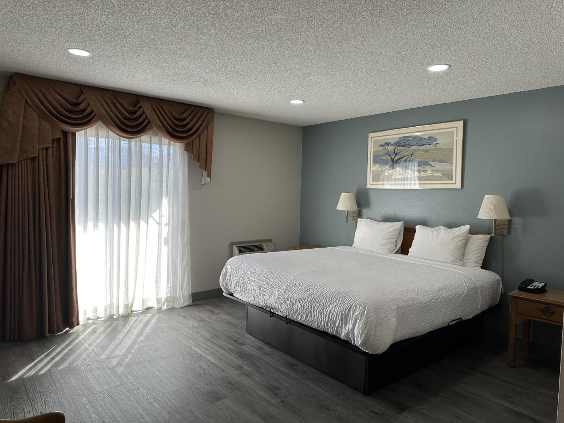 Days Inn by Wyndham Medford photo 6