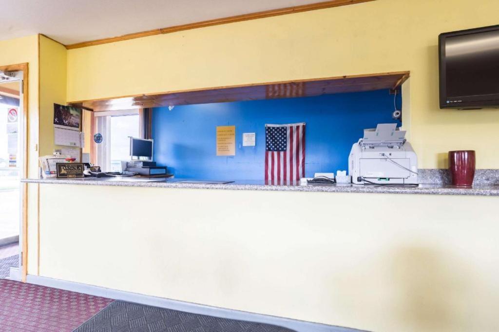 Rodeway Inn photo 10