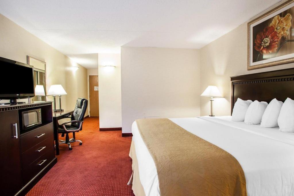 Quality Inn & Suites photo 2