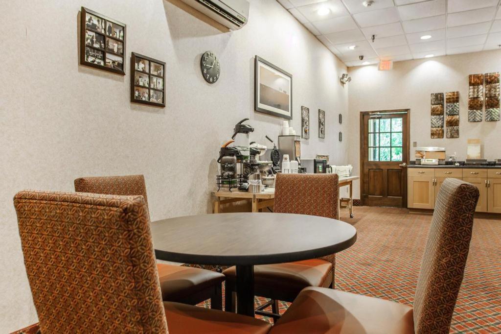 Quality Inn & Suites photo 19