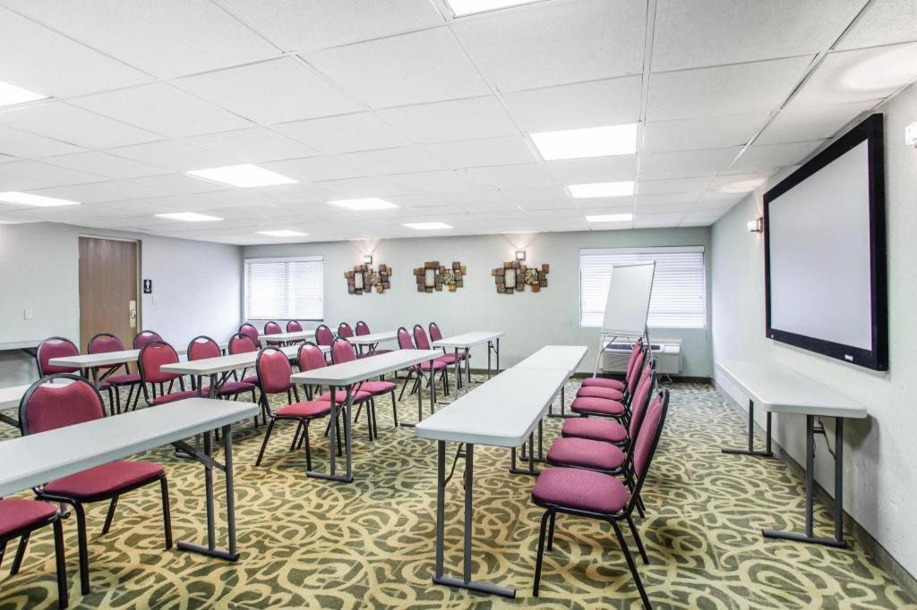 Quality Inn & Suites photo 23