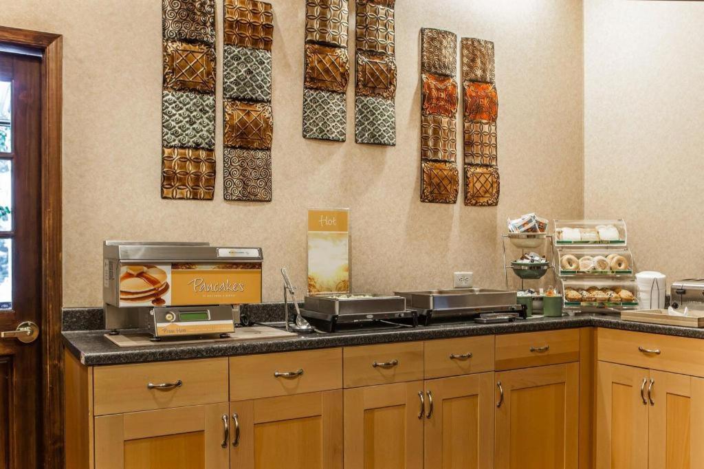 Quality Inn & Suites photo 24