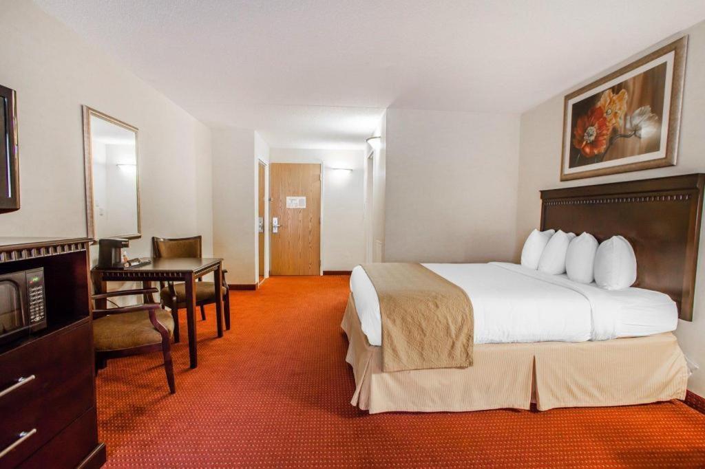 Quality Inn & Suites photo 27