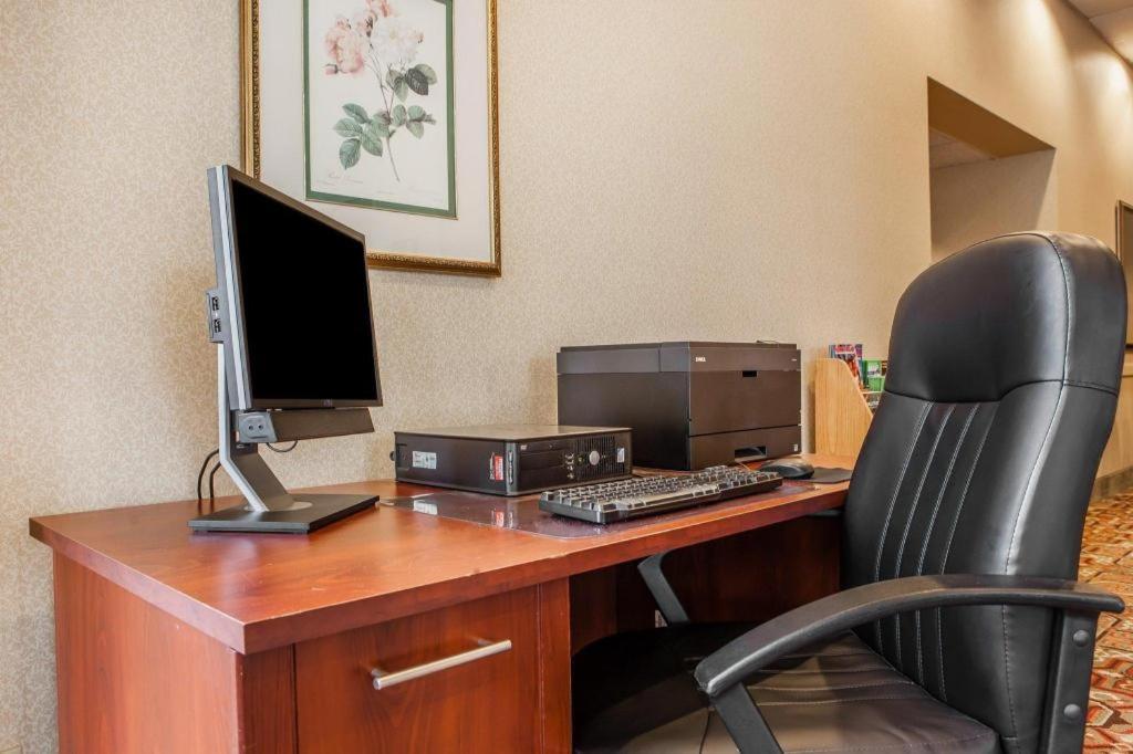 Quality Inn & Suites photo 29