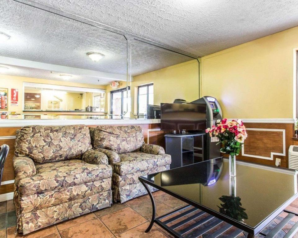 Econo Lodge Decatur - Atlanta East photo 2