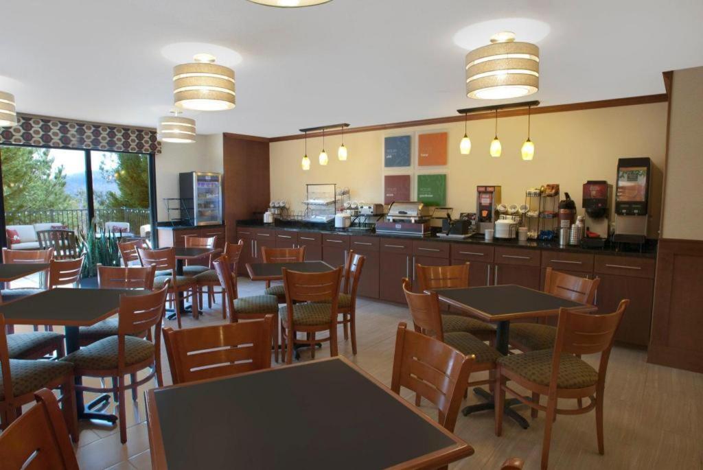 Quality Inn & Suites photo 16